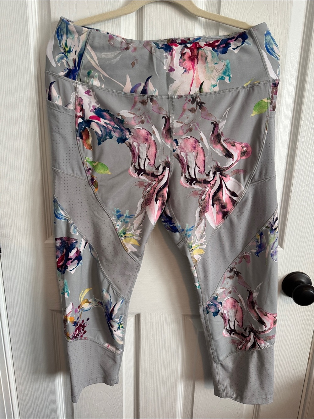 AVIA Gray Floral Workout Capris